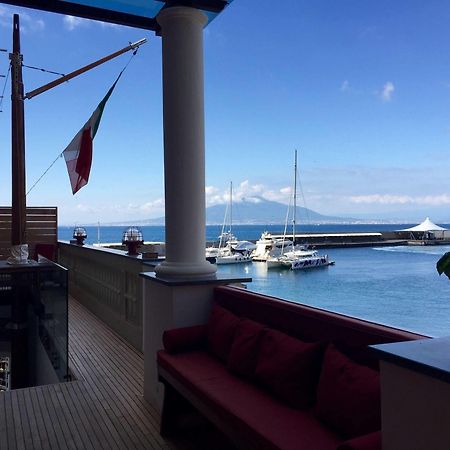 Yacht Club Capo Cervo Suites B&B Sorrento Luaran gambar
