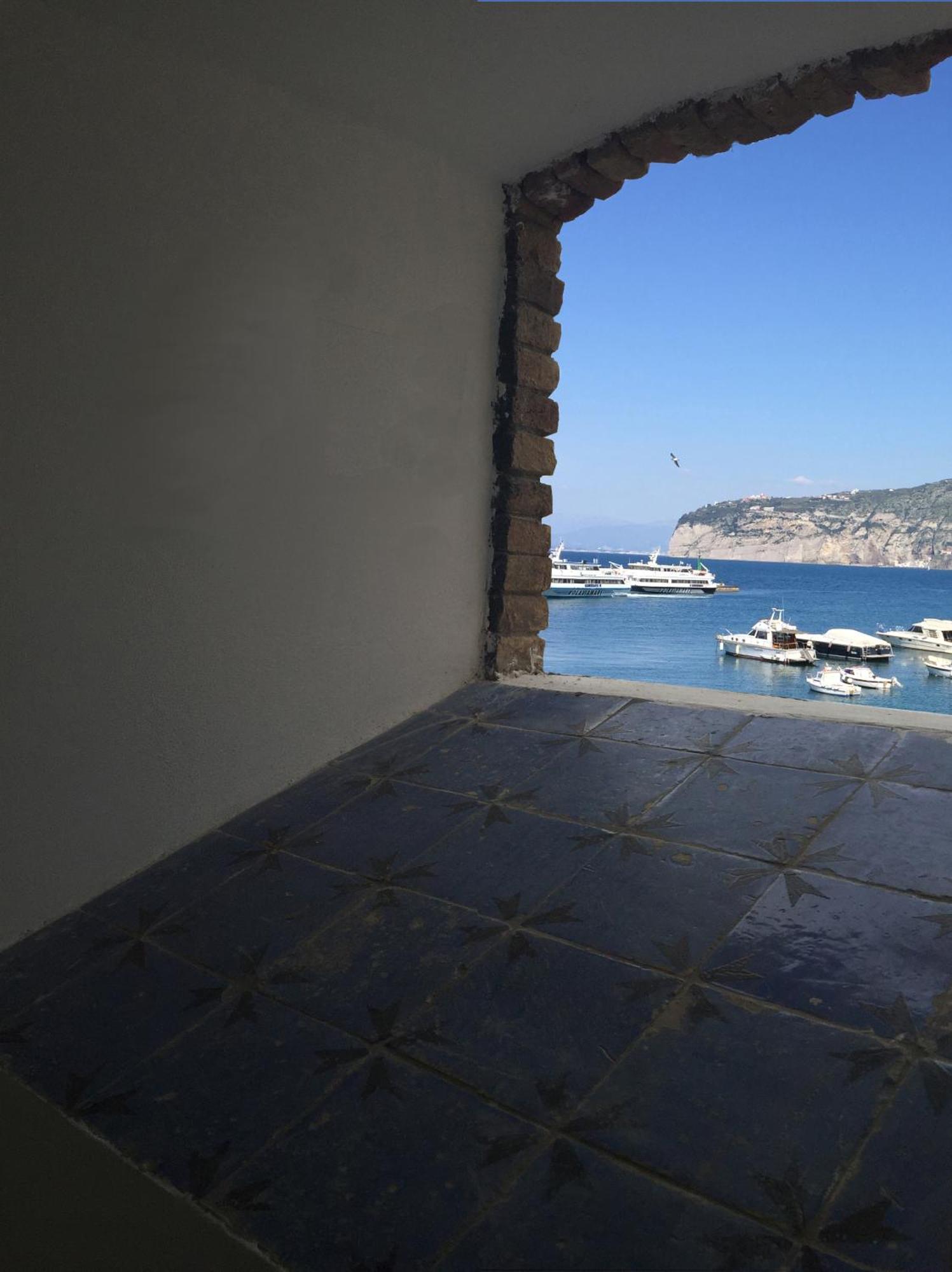 Yacht Club Capo Cervo Suites B&B Sorrento Luaran gambar
