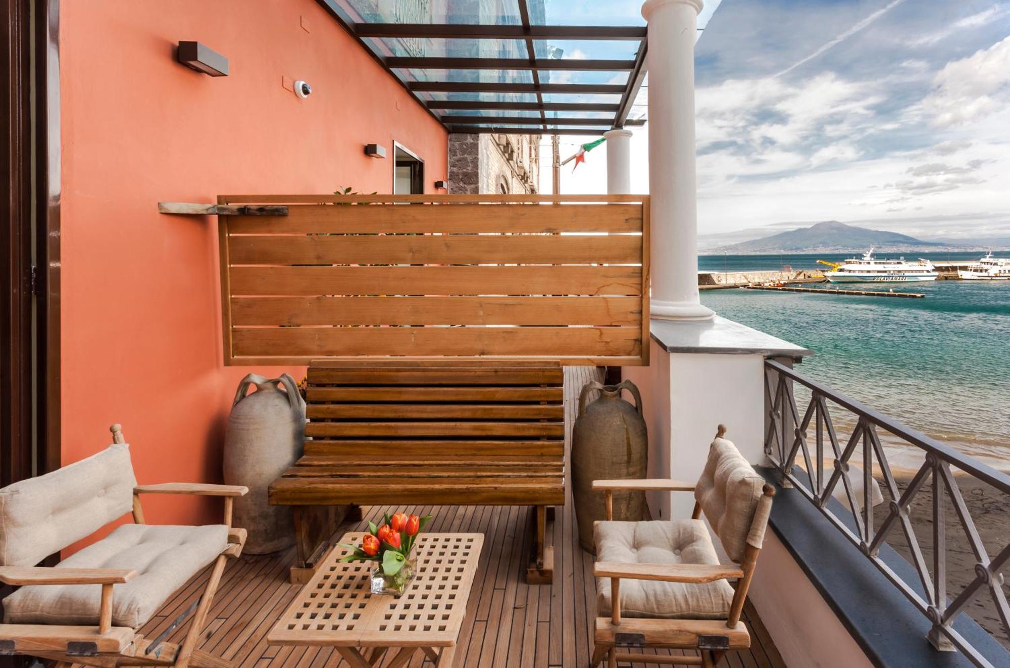 Yacht Club Capo Cervo Suites B&B Sorrento Luaran gambar