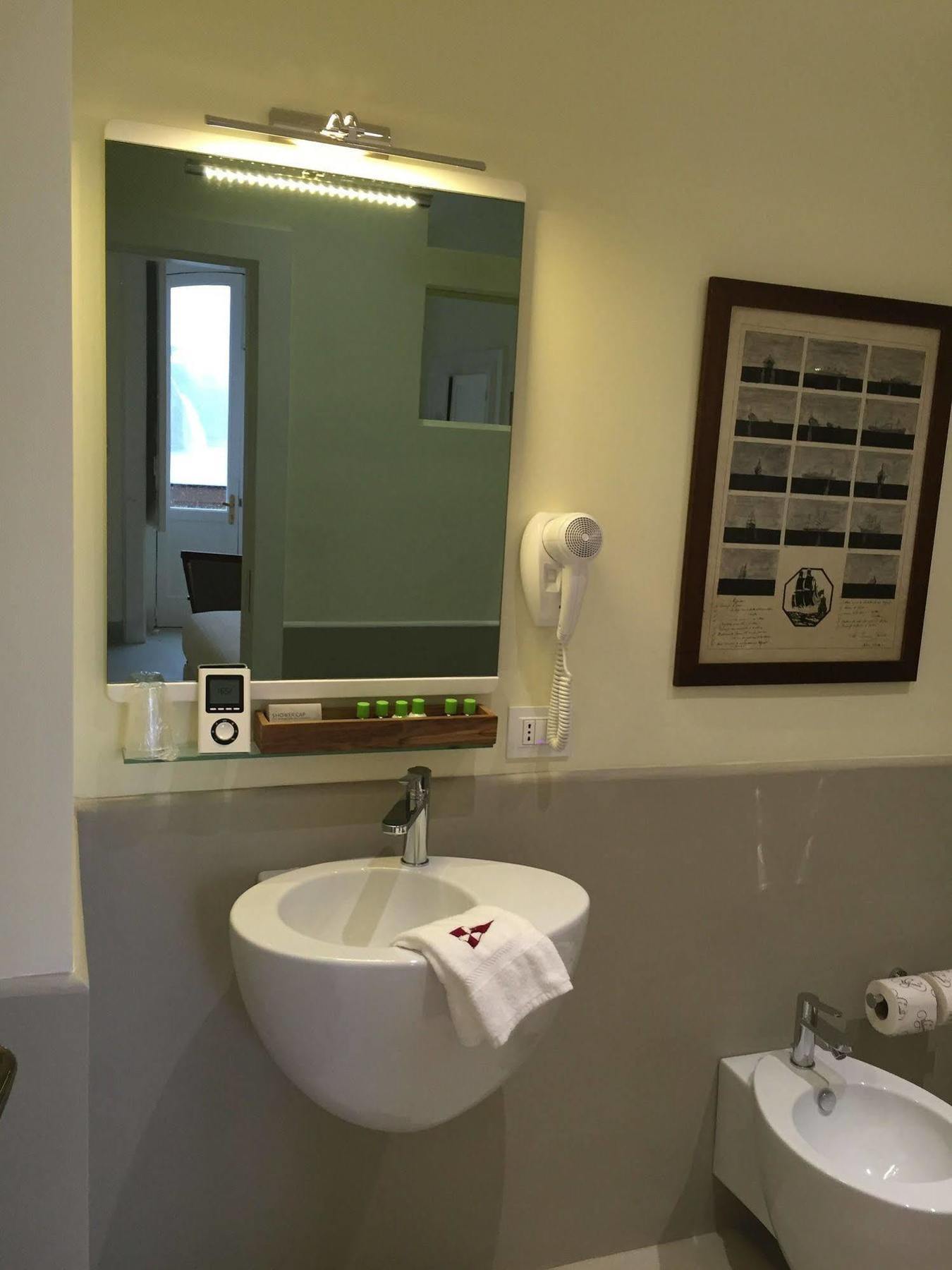 Yacht Club Capo Cervo Suites B&B Sorrento Luaran gambar