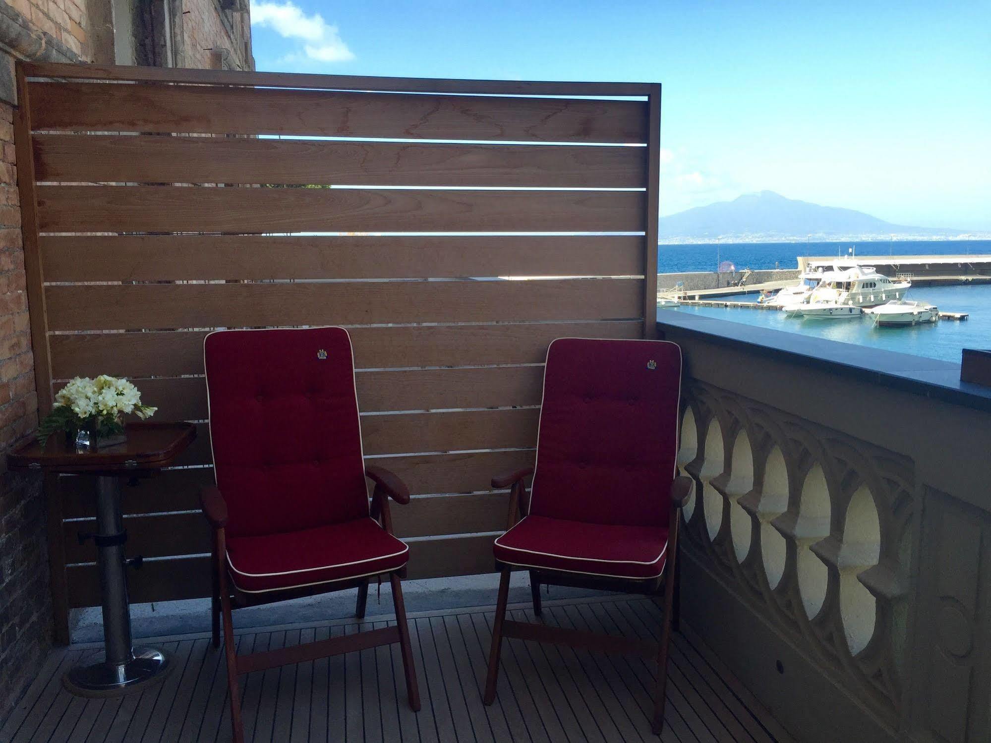 Yacht Club Capo Cervo Suites B&B Sorrento Luaran gambar